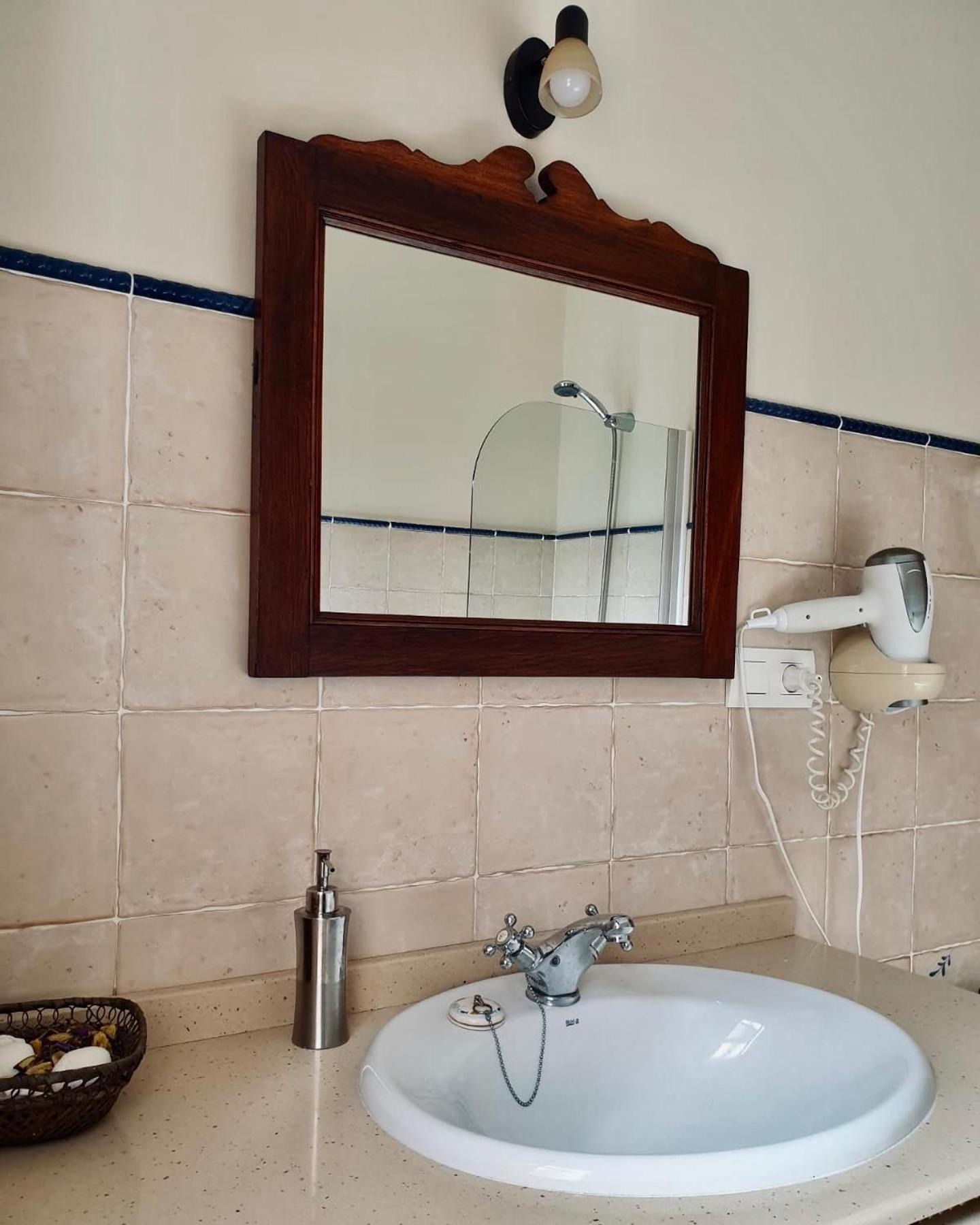 Apartamentos El Picoretu Mestas De Con Exterior foto