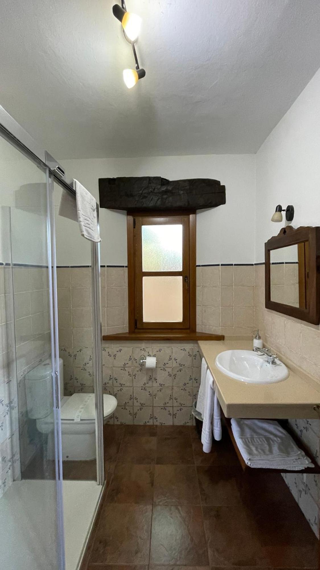Apartamentos El Picoretu Mestas De Con Exterior foto