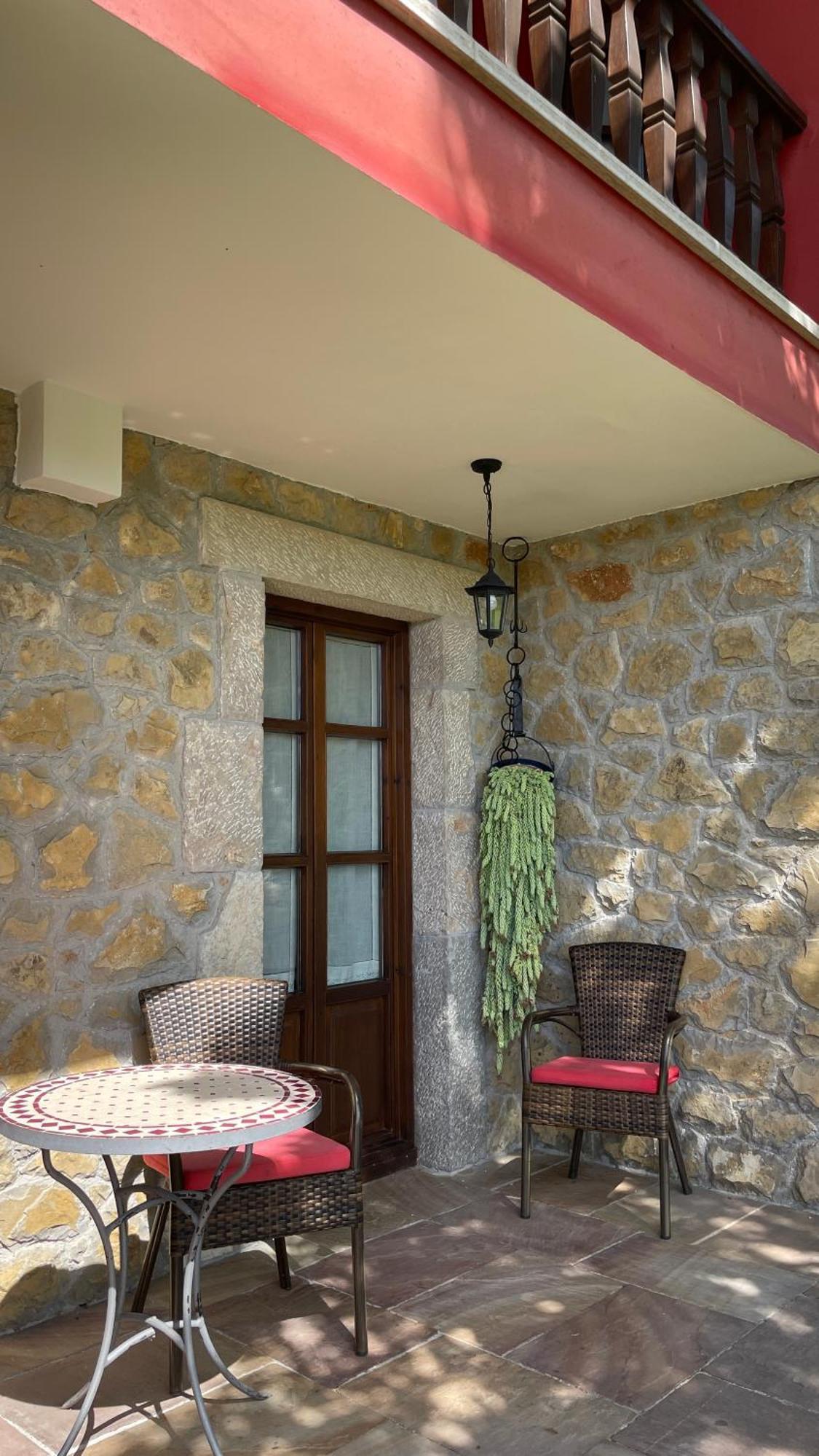 Apartamentos El Picoretu Mestas De Con Exterior foto