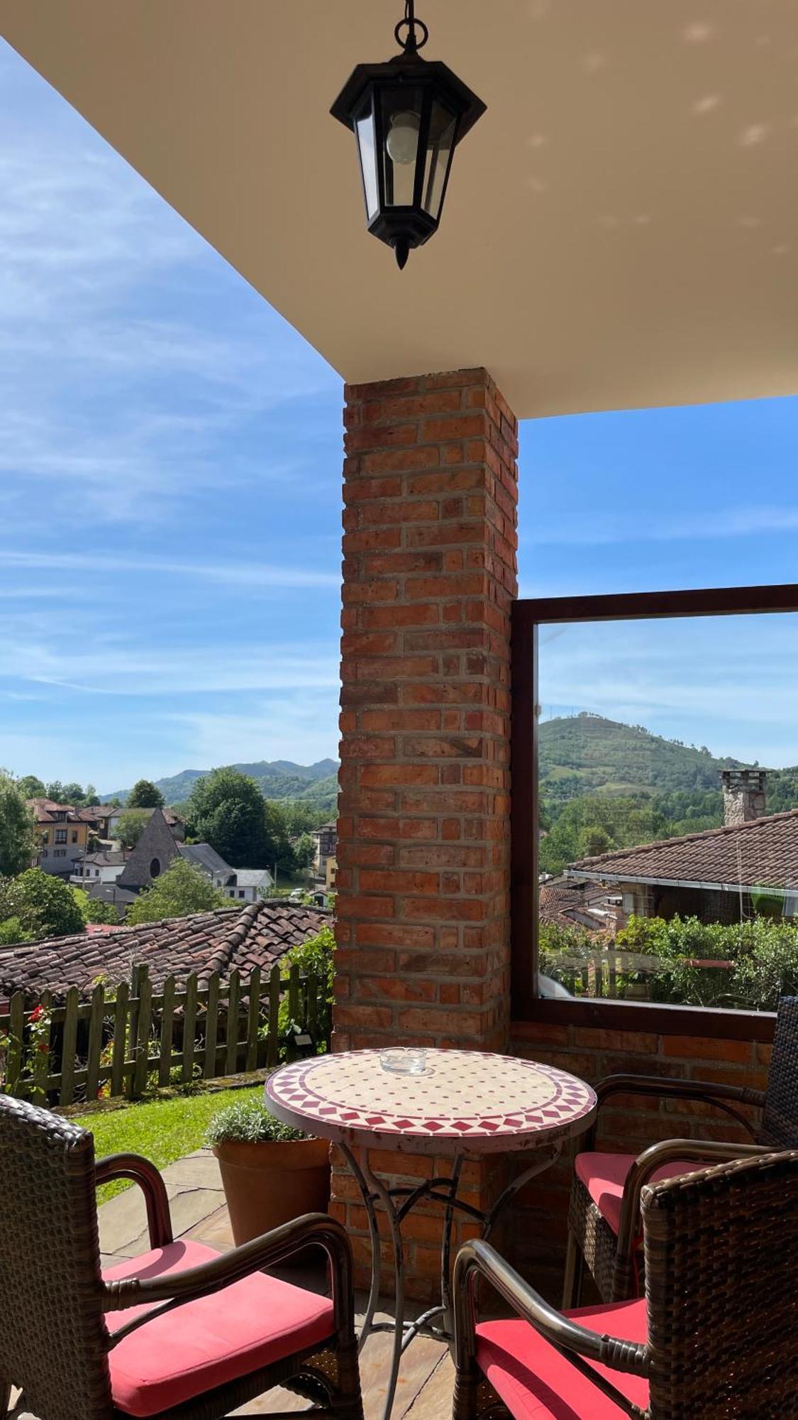 Apartamentos El Picoretu Mestas De Con Exterior foto