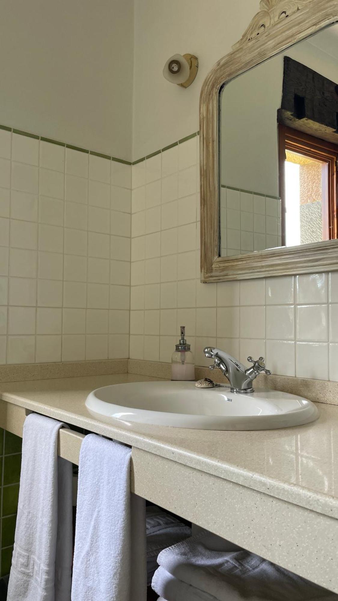 Apartamentos El Picoretu Mestas De Con Exterior foto