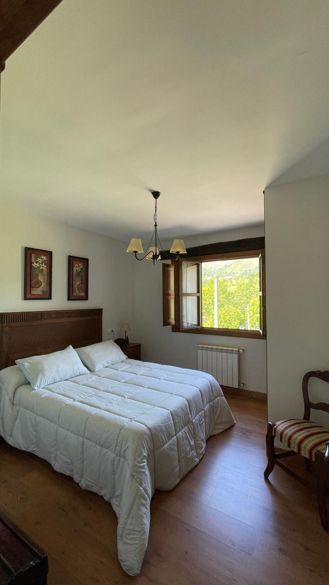 Apartamentos El Picoretu Mestas De Con Exterior foto