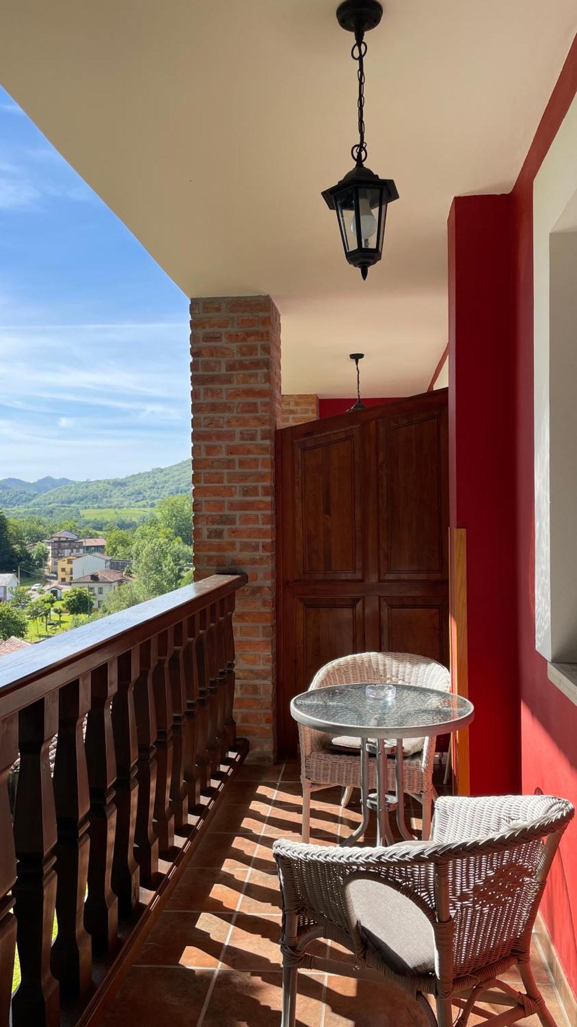 Apartamentos El Picoretu Mestas De Con Exterior foto