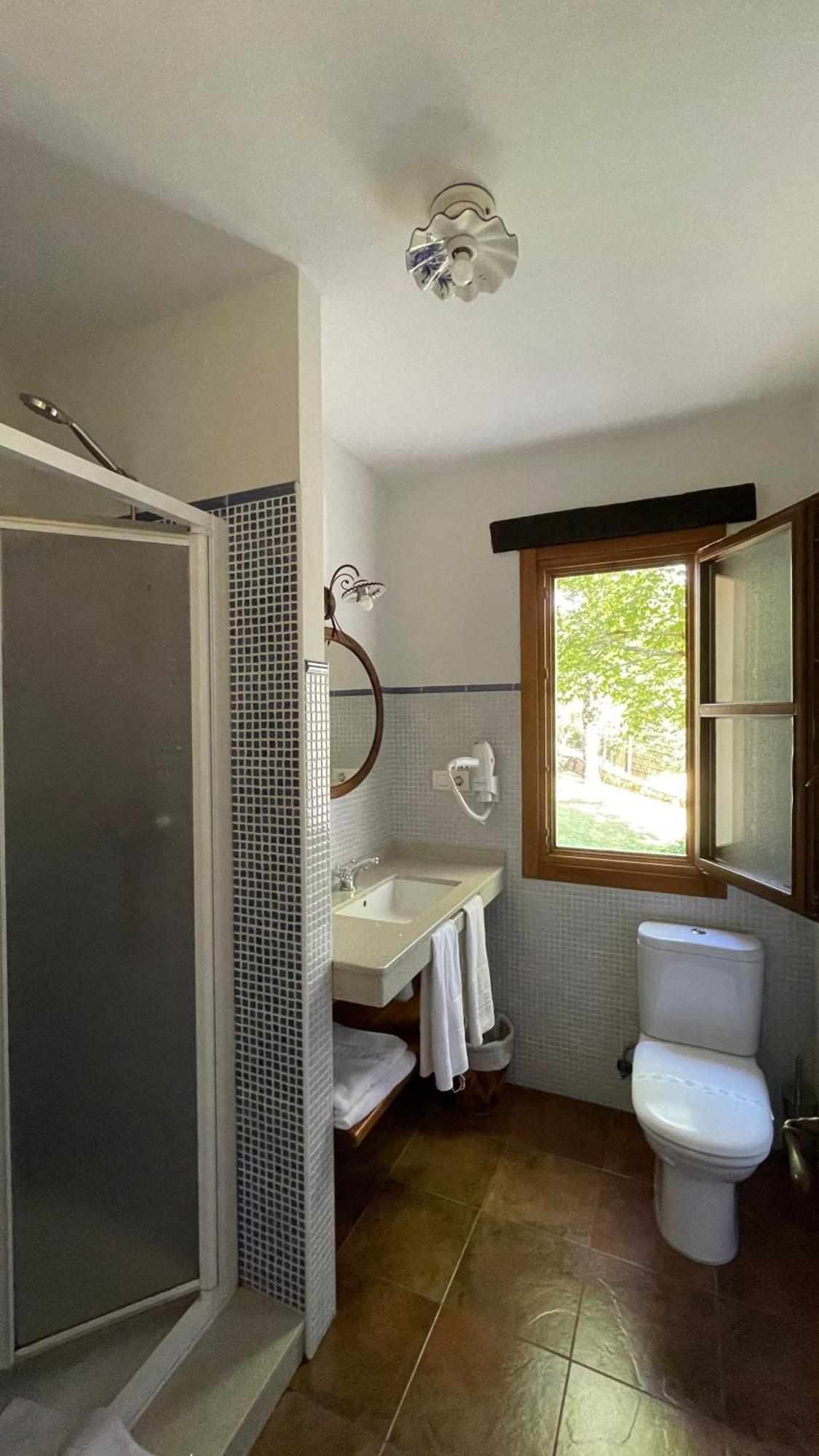 Apartamentos El Picoretu Mestas De Con Exterior foto
