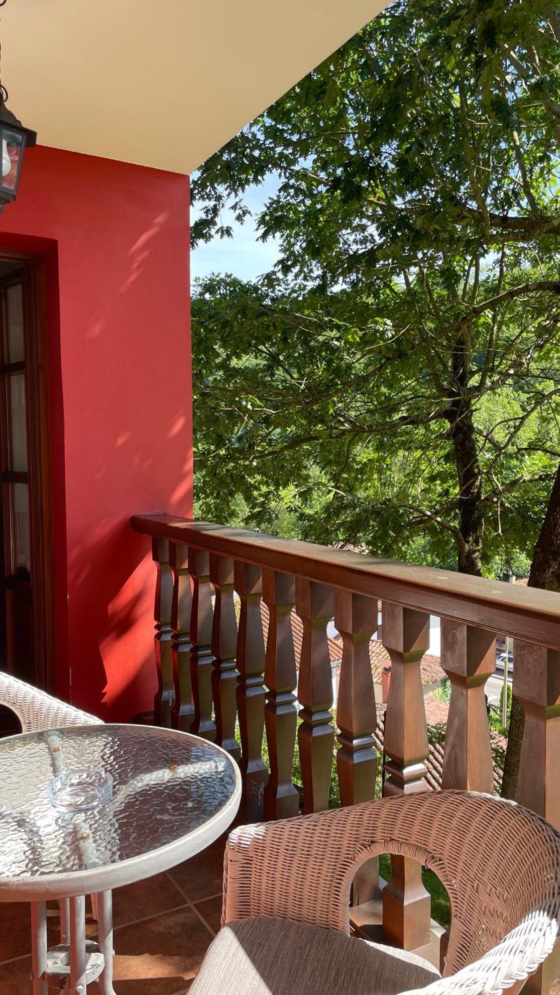 Apartamentos El Picoretu Mestas De Con Exterior foto