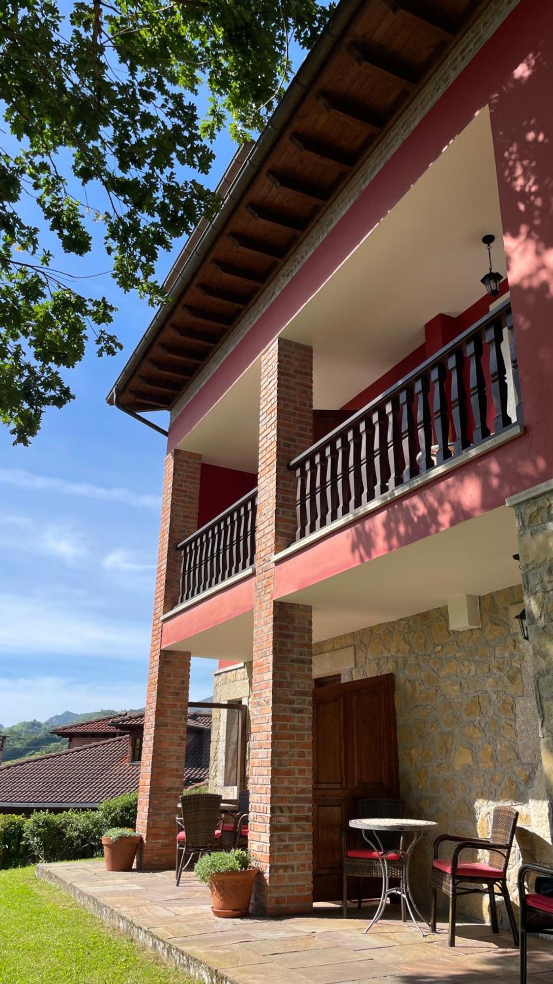 Apartamentos El Picoretu Mestas De Con Exterior foto