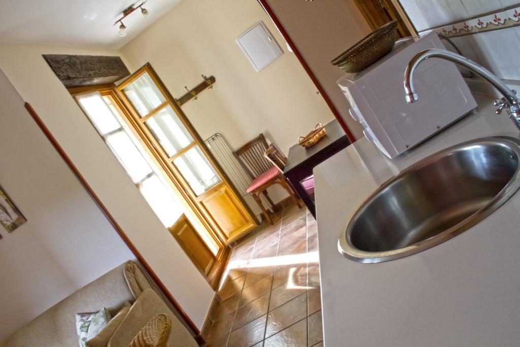 Apartamentos El Picoretu Mestas De Con Exterior foto